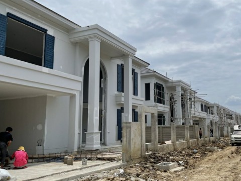 โรงงานวิรัลจรัสบัวปูนปั้น